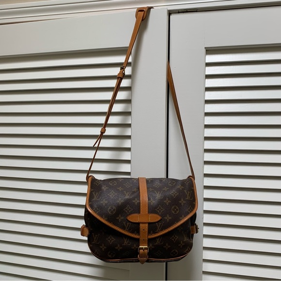 Vintage authentic Louis Vuitton Saumur 30 crossbody - Picture 3 of 16